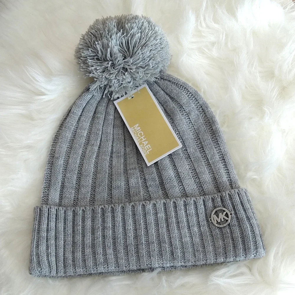 🎅 NWT MICHAEL KORS BEANIE WITH POM - Picture 1 of 6